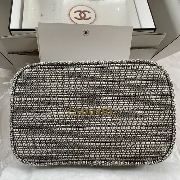 CHANEL Hydration On Hand Holiday Gift Set - Picture 1 of 5